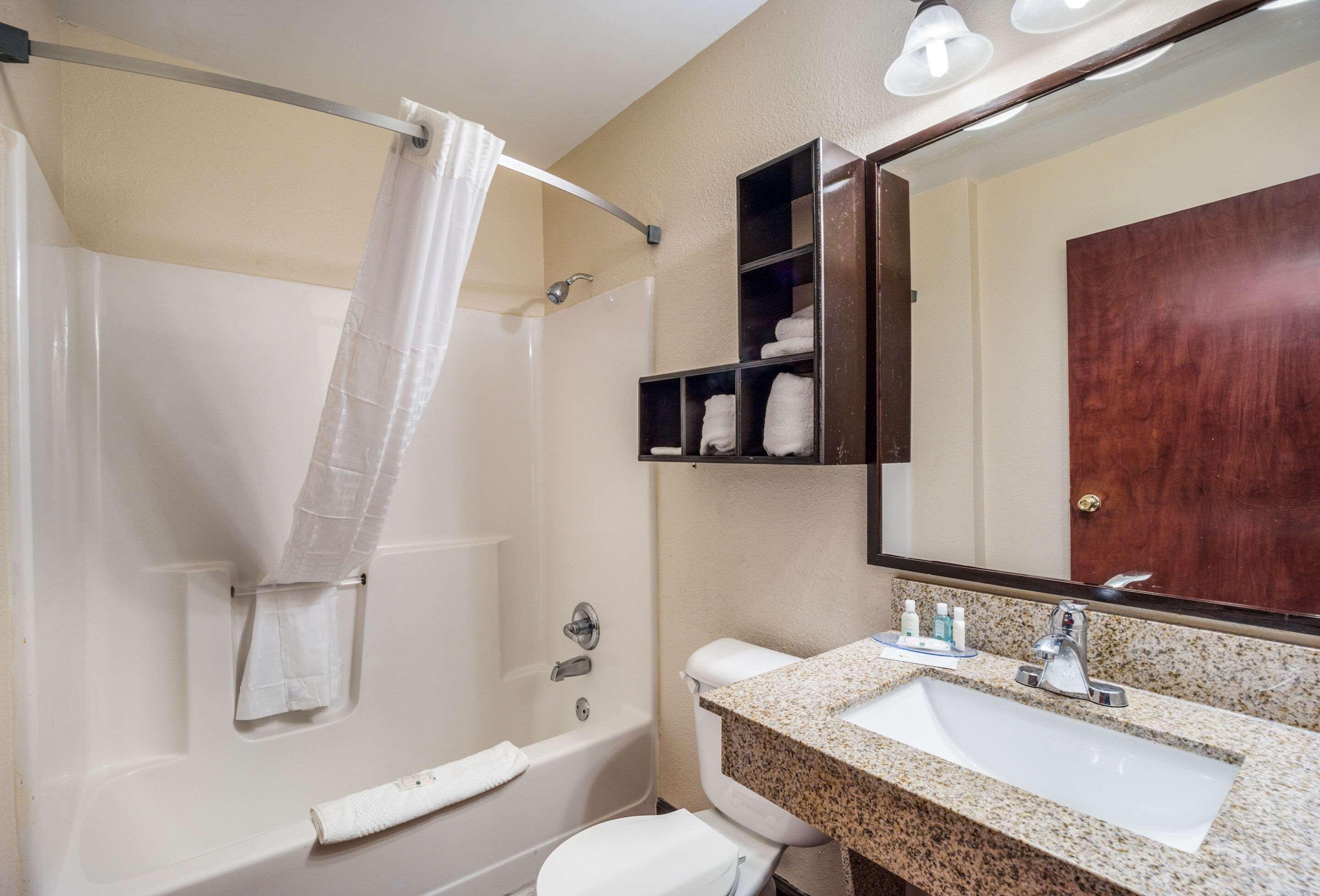 Quality Inn & Suites Augusta Fort Eisenhower Area Eksteriør bilde